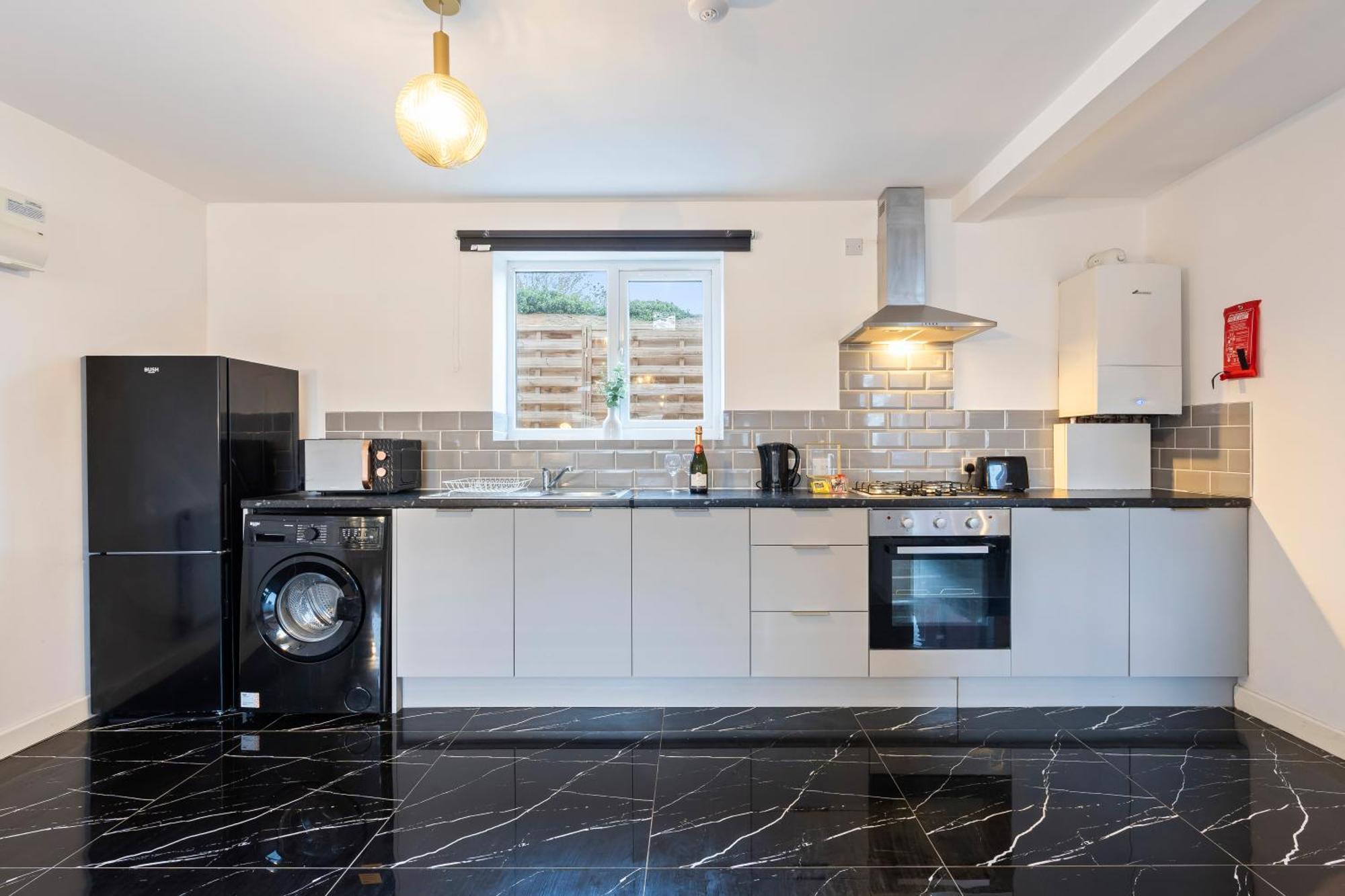 Stylish New Apartment - Free Wifi & Netflix - Top Rated - 3Mh Cradley Heath Exterior photo